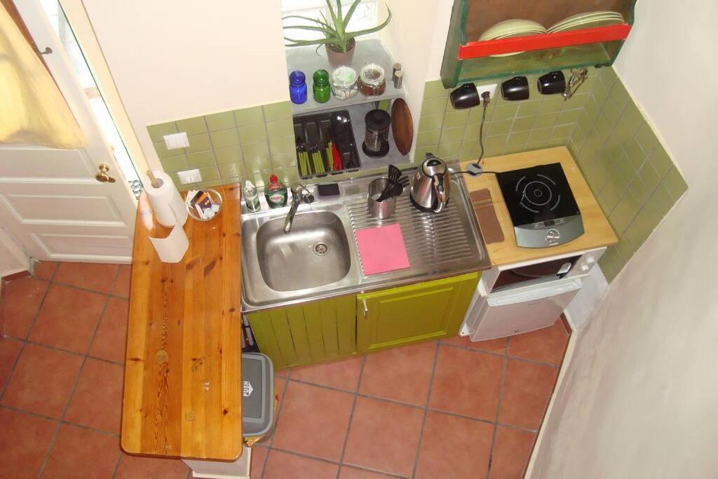 Traditional Studio Apt Central Atene Esterno foto